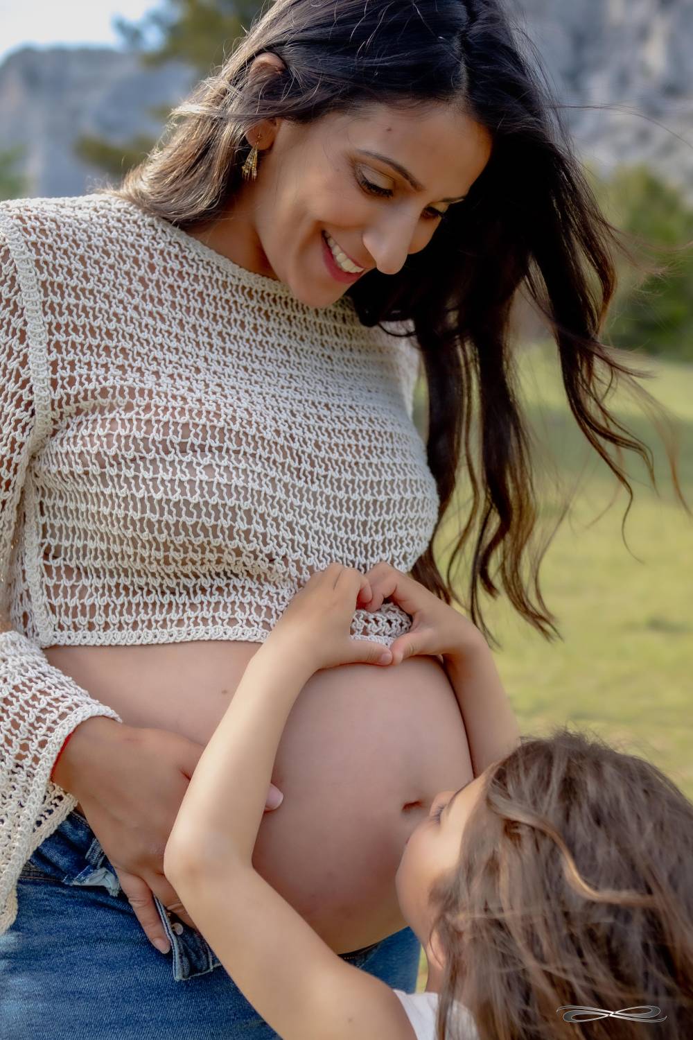femme enceinte et enfant